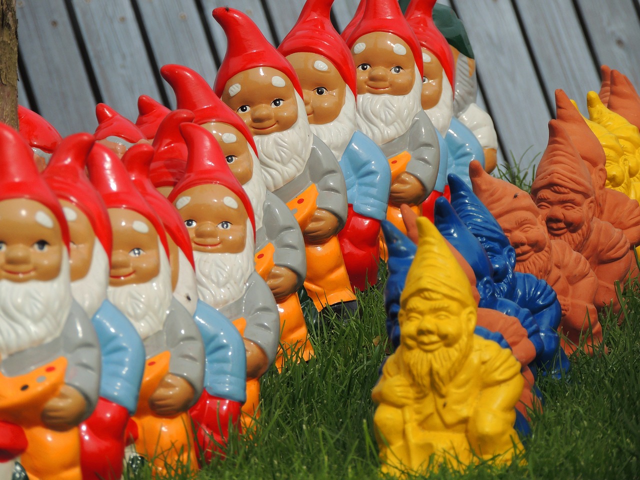 Image - dwarfs imp garden gnome figure