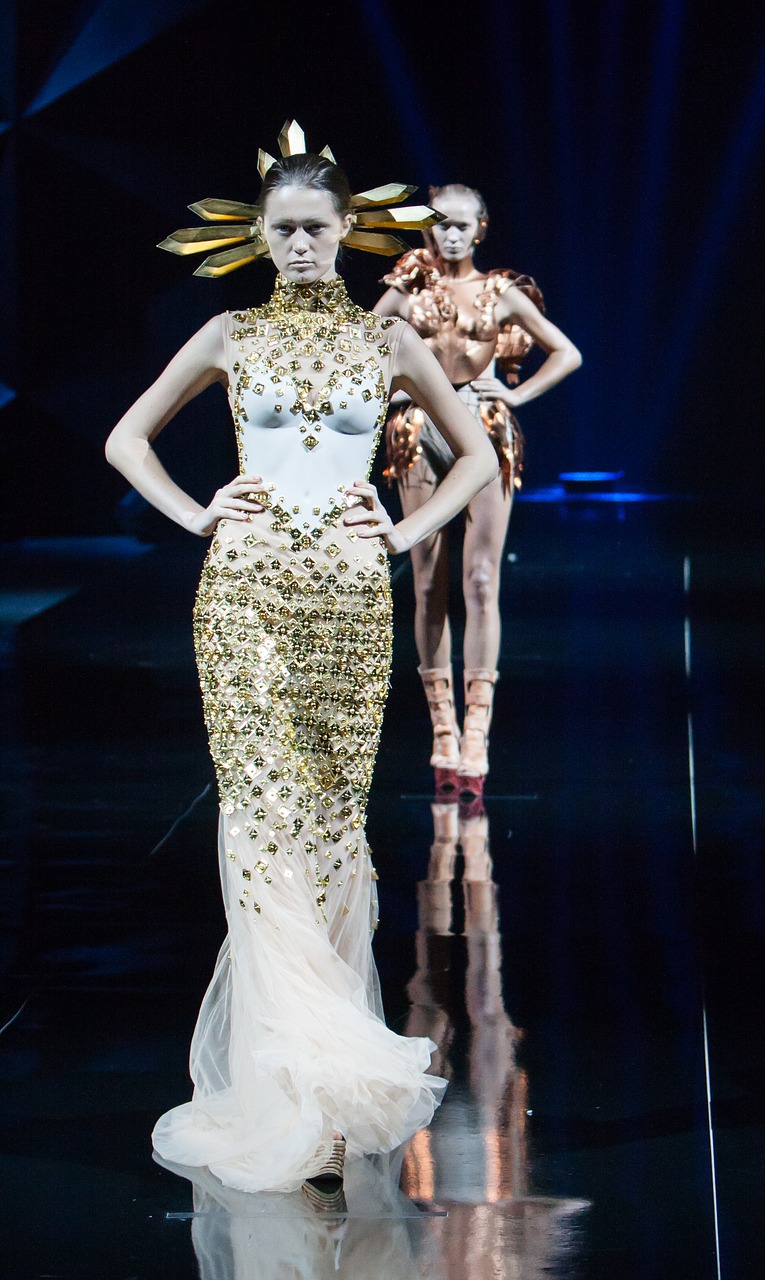 Image - fashion show fashion catwalk model