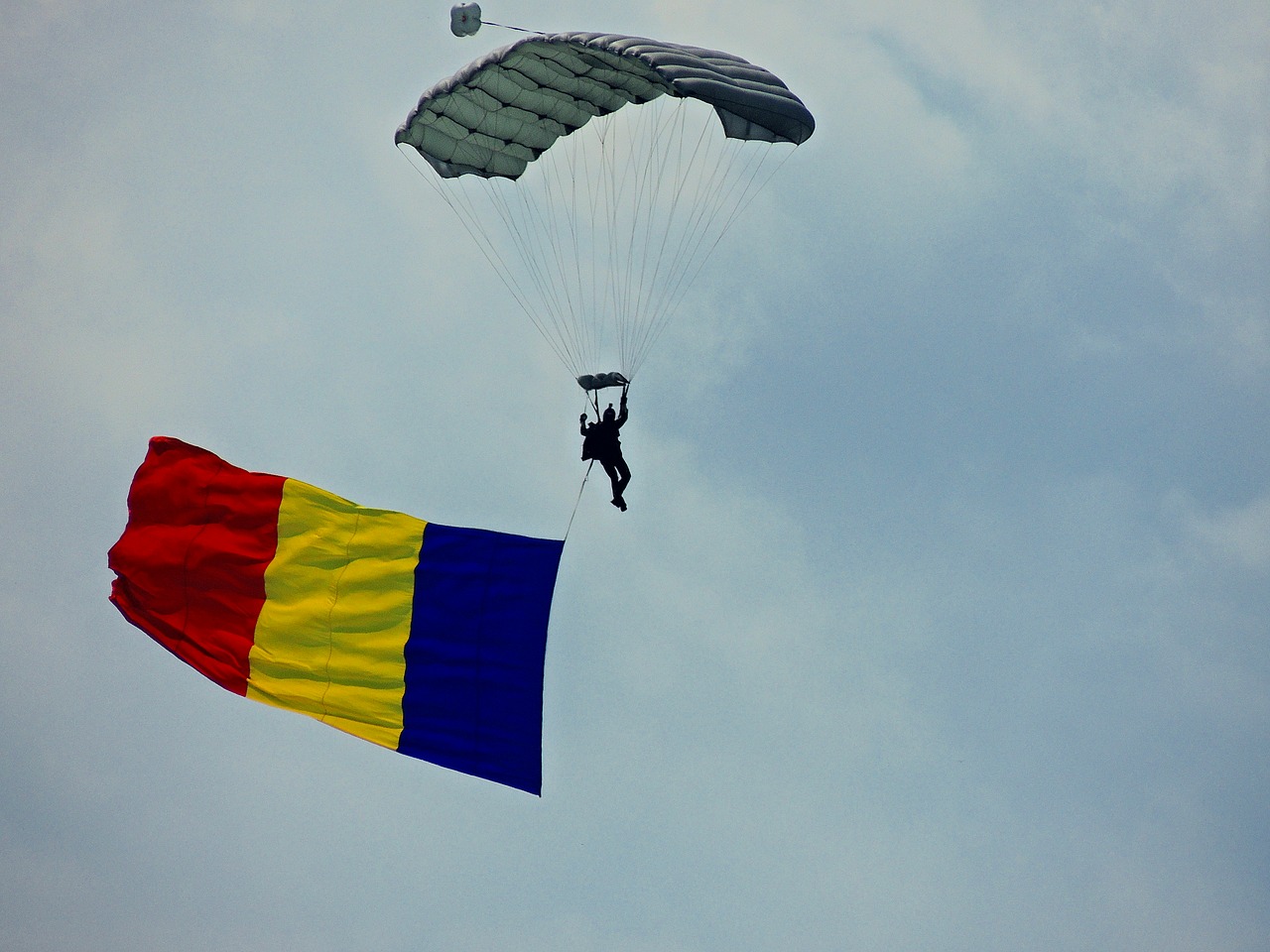 Image - parachute jumper flag romania