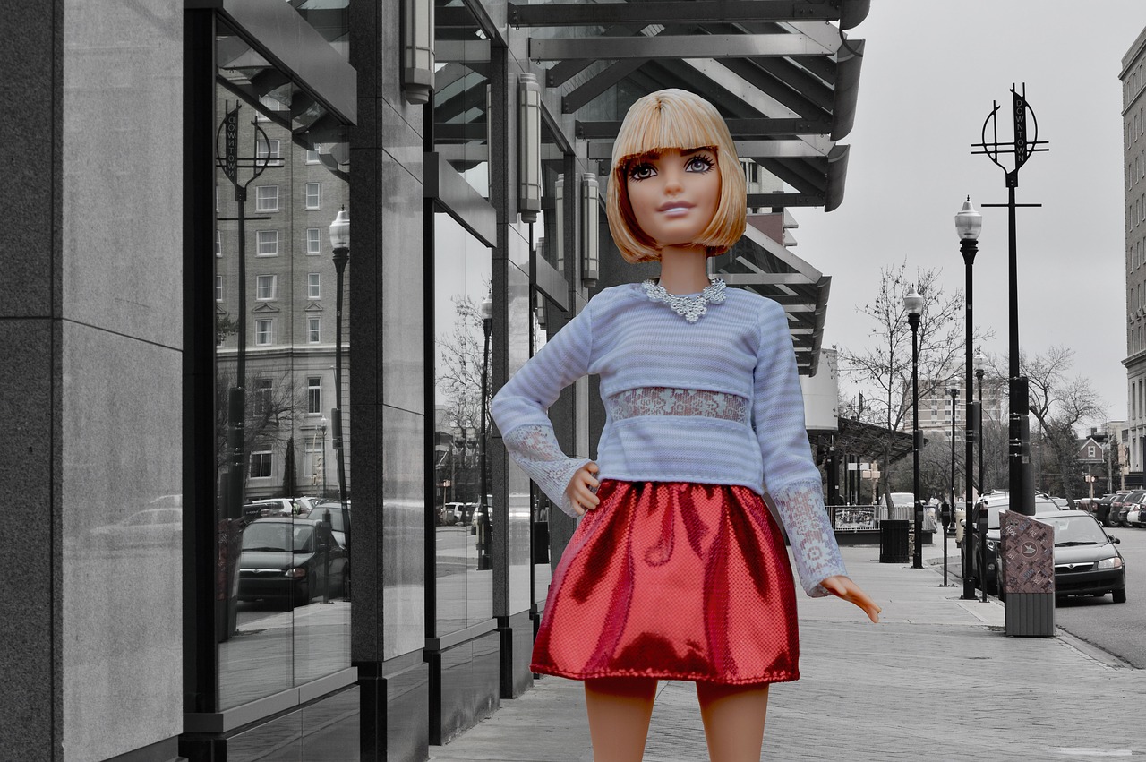 Image - barbie doll posing city toy skirt