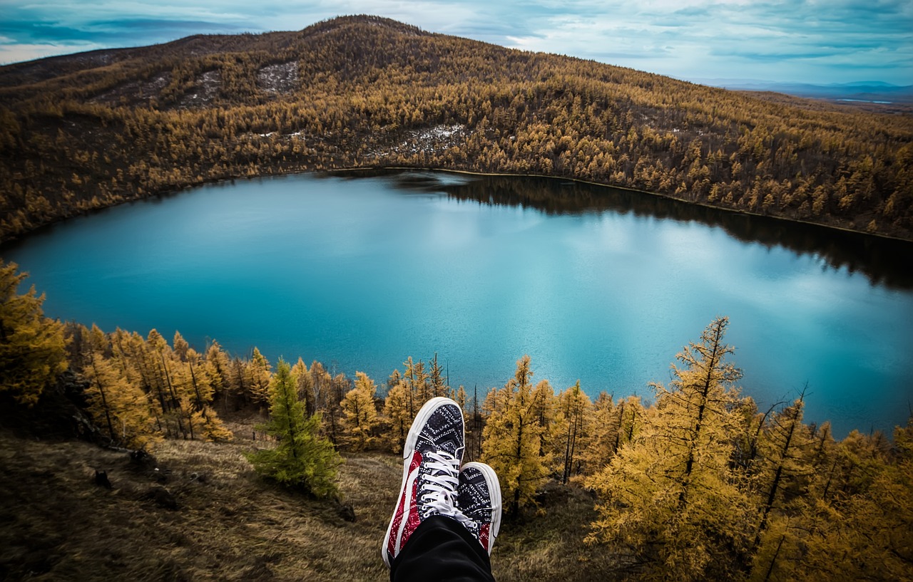 Image - travel aershan shoes lake autumn