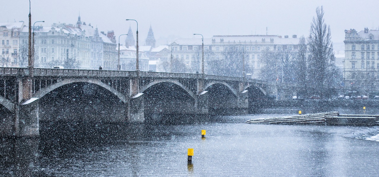 Image - snow bridge winter snowy river