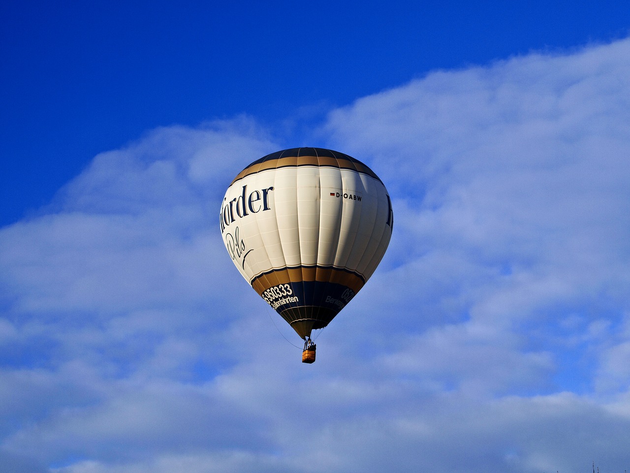 Image - sky balloon fly ballooning clouds