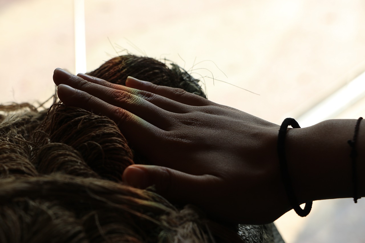 Image - linen thread a light hand treatment