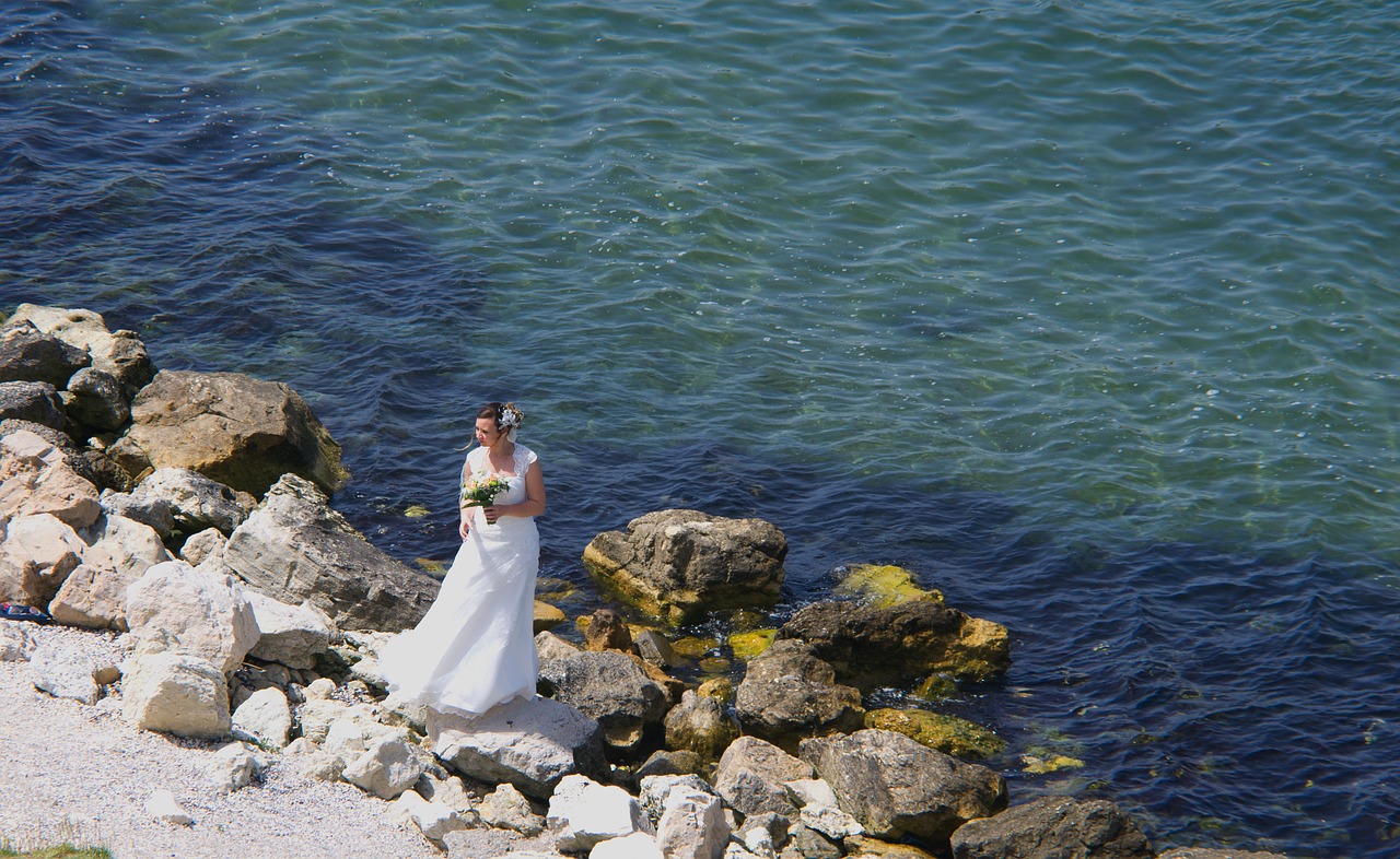 Image - bride wedding white holiday sea