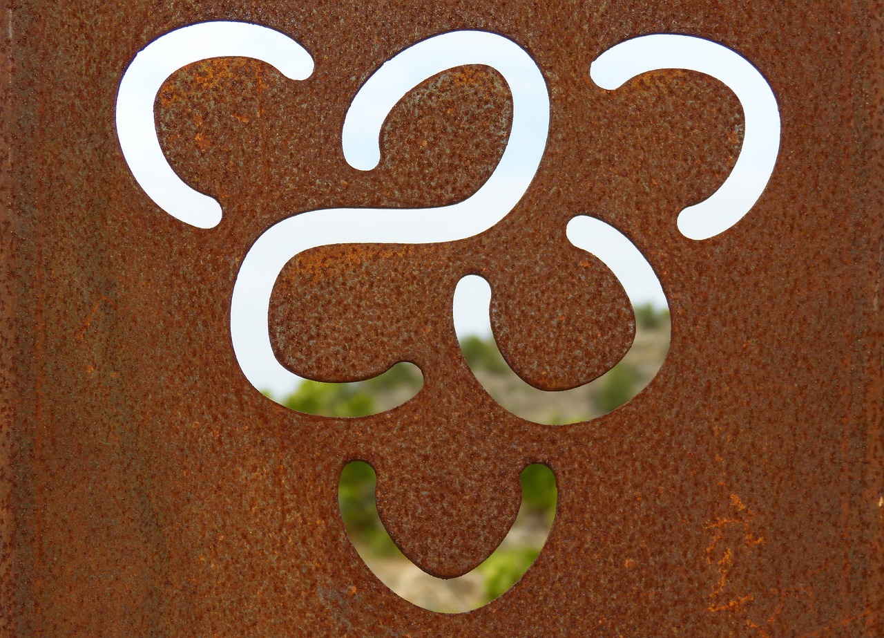 Image - grape iron rusty symbol punching