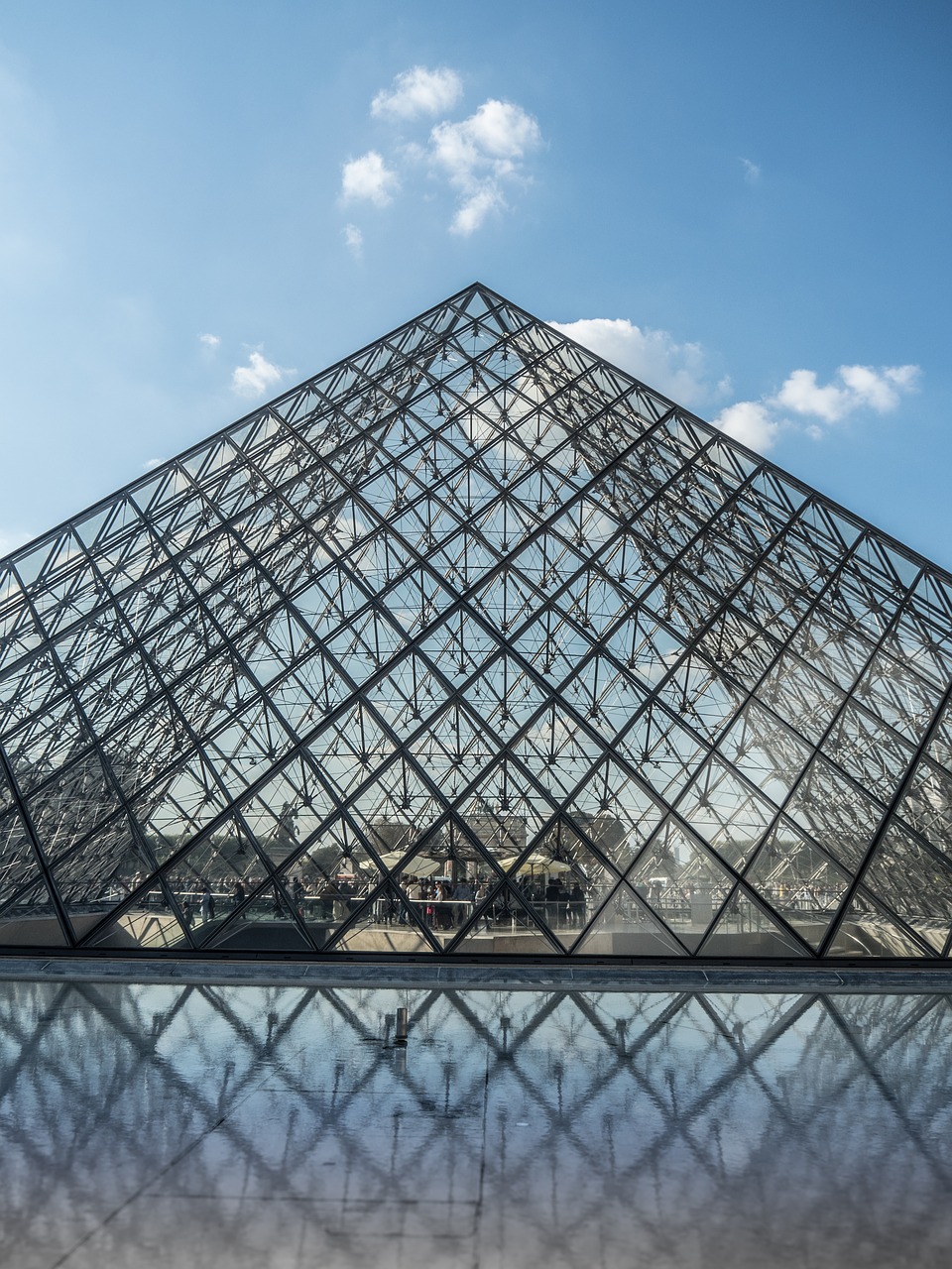 Image - louvre pyramide street lamp