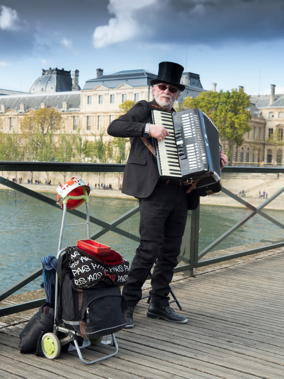 Image - musician street paris accordion