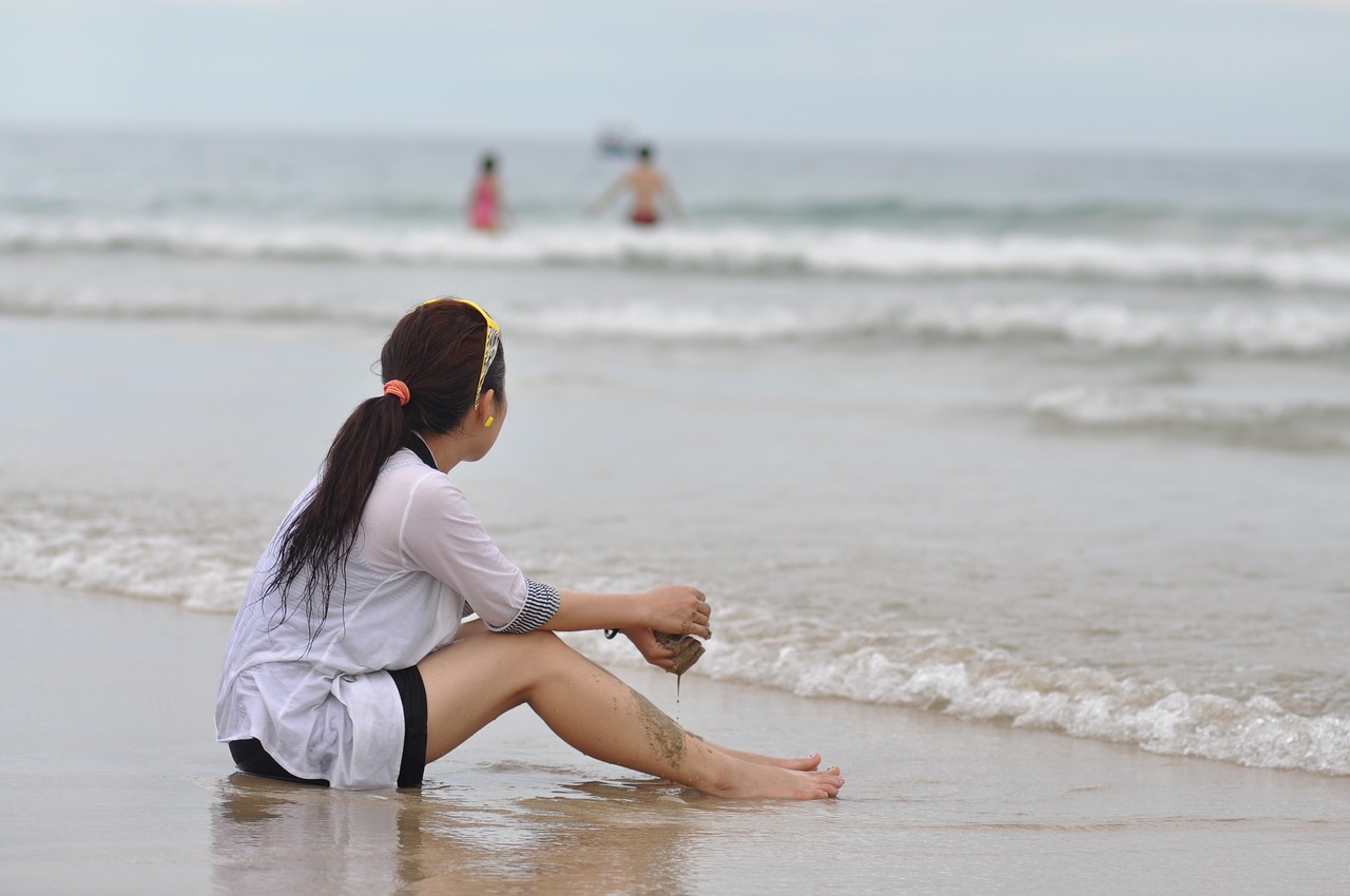 Image - girl beach sad summer vacation