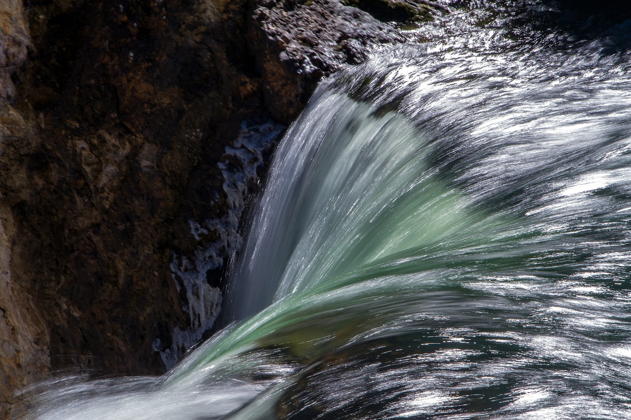 Image - yellowstone national park lower falls