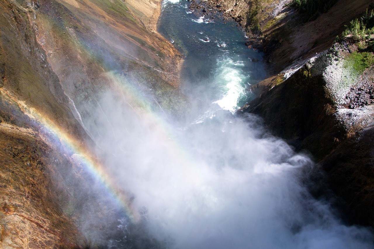 Image - yellowstone national park lower falls