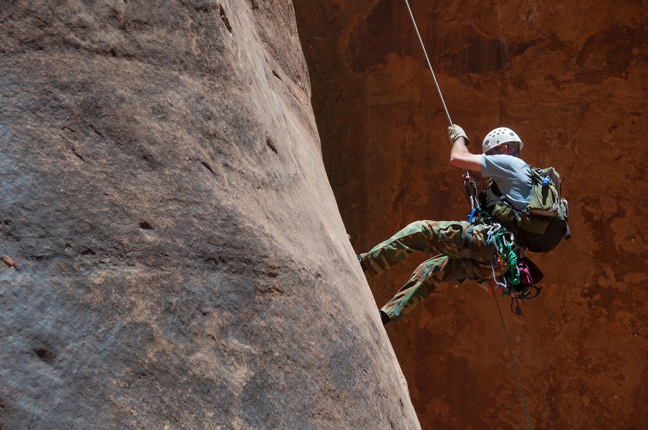Image - climbing rappelling canyoneering