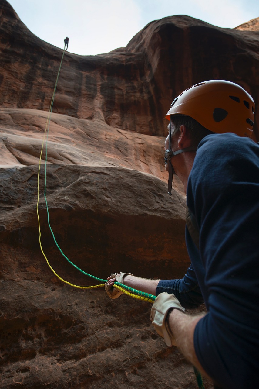 Image - climbing rappelling canyoneering