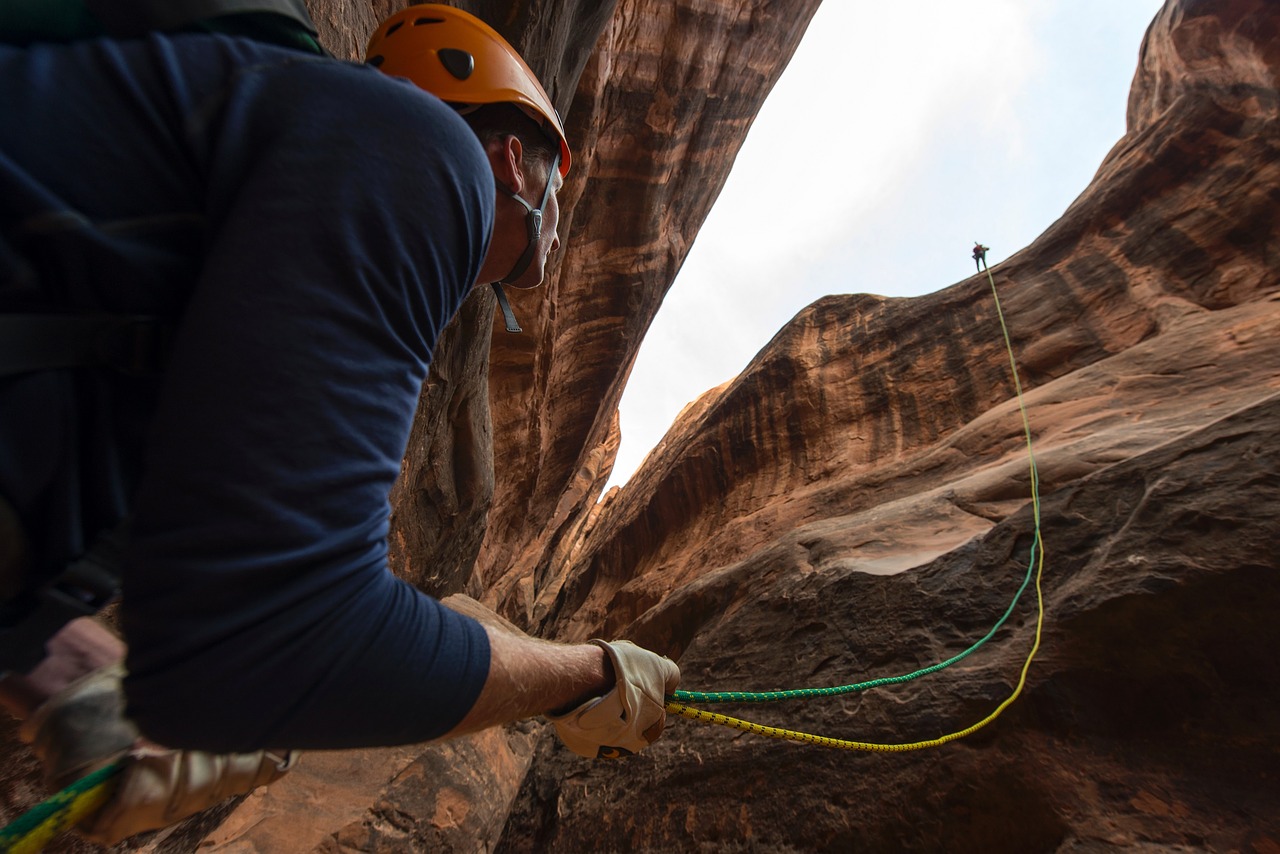 Image - climbing rappelling canyoneering