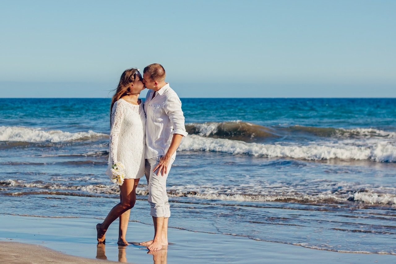 Image - love a couple of young couple kiss