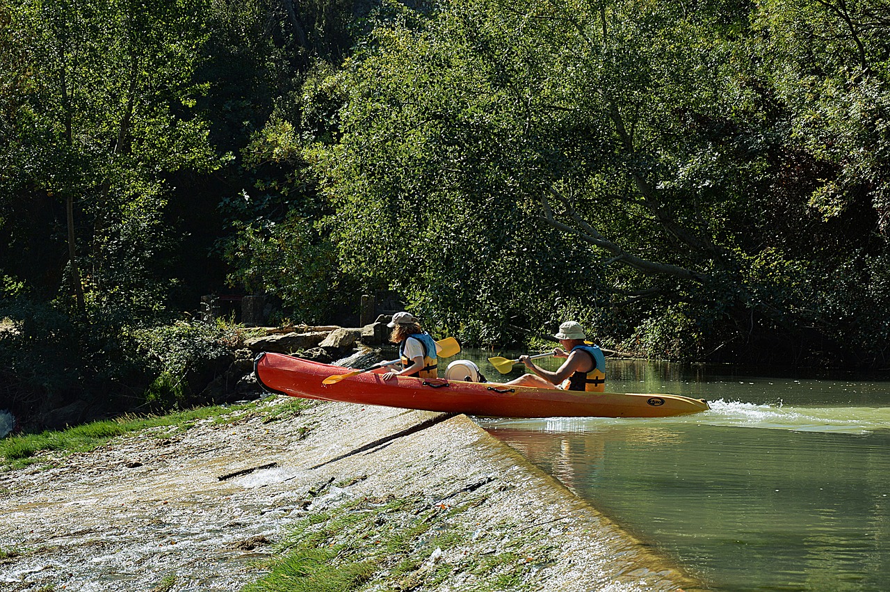 Image - canoe kayak dam obstacle