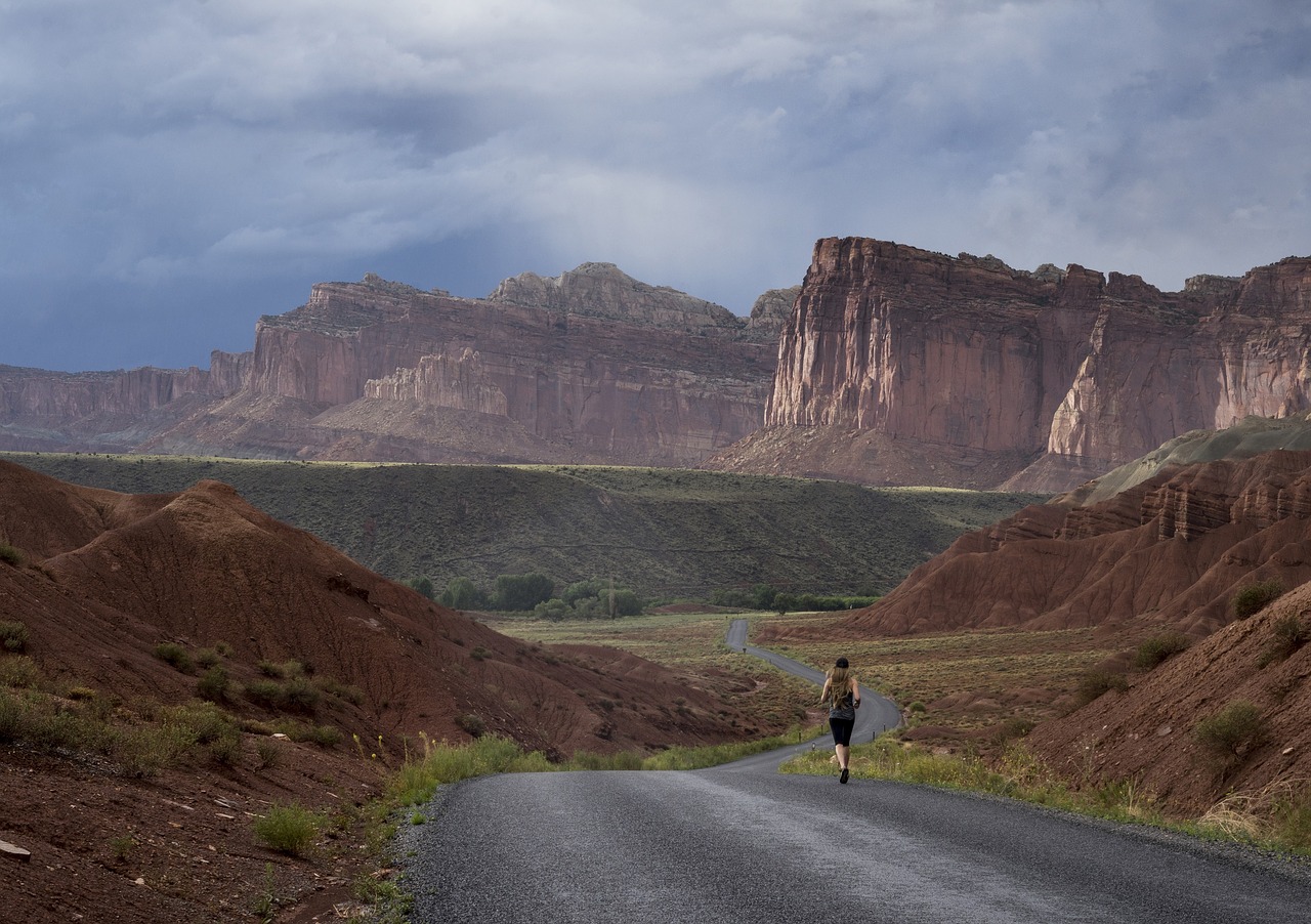 Image - jogger landscape scenic cliffs