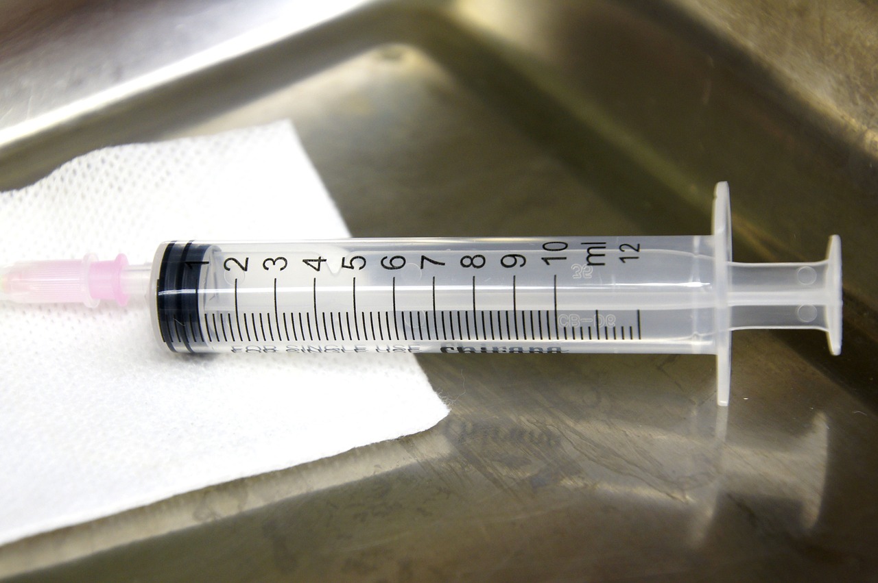 Image - syringe male nurse hospital care