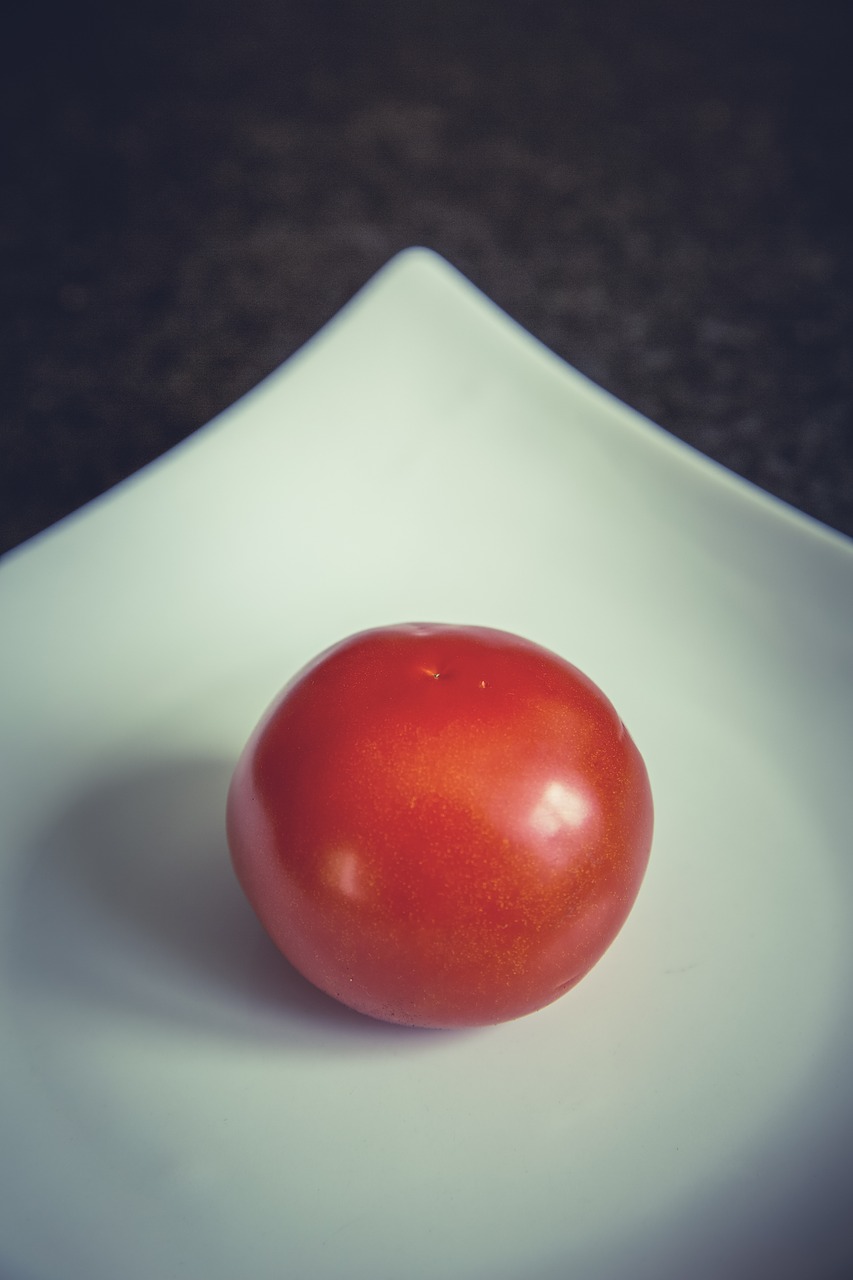 Image - tomato plate eat salad starter