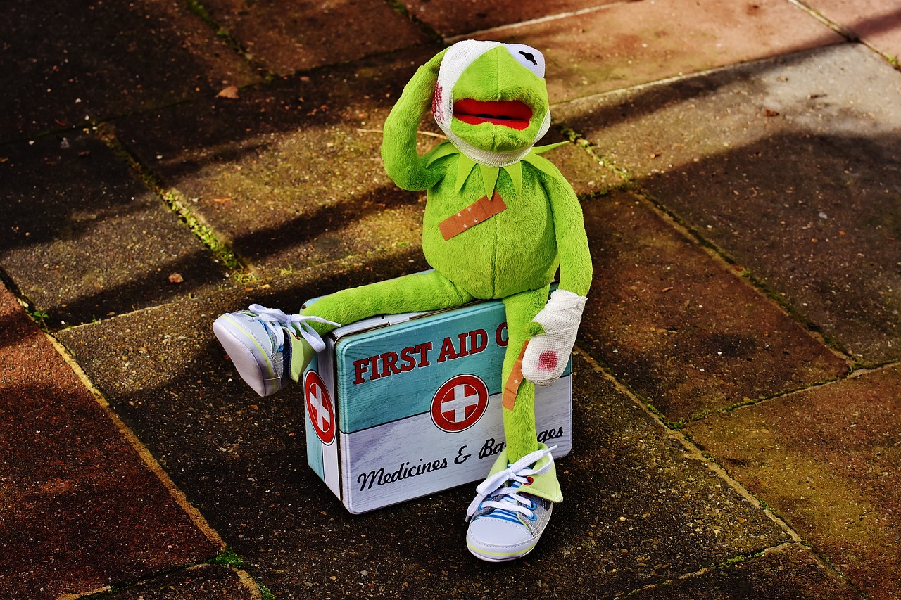 Image - kermit first aid injured