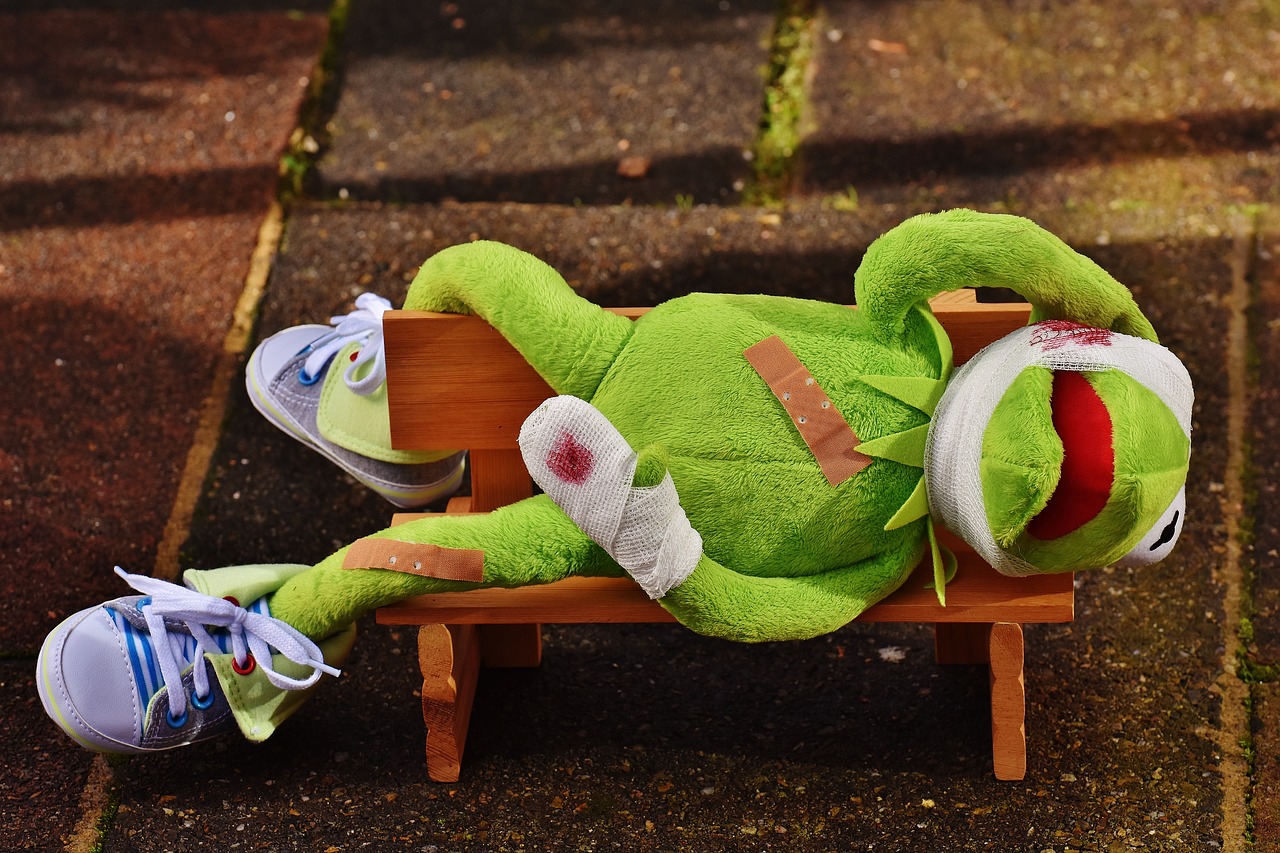 Image - kermit first aid injured