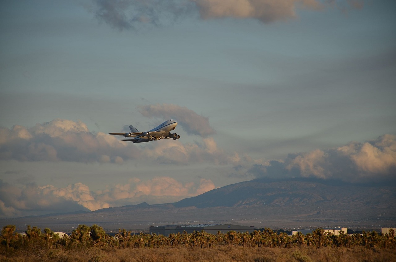 Image - jetliner takeoff boeing 747sp