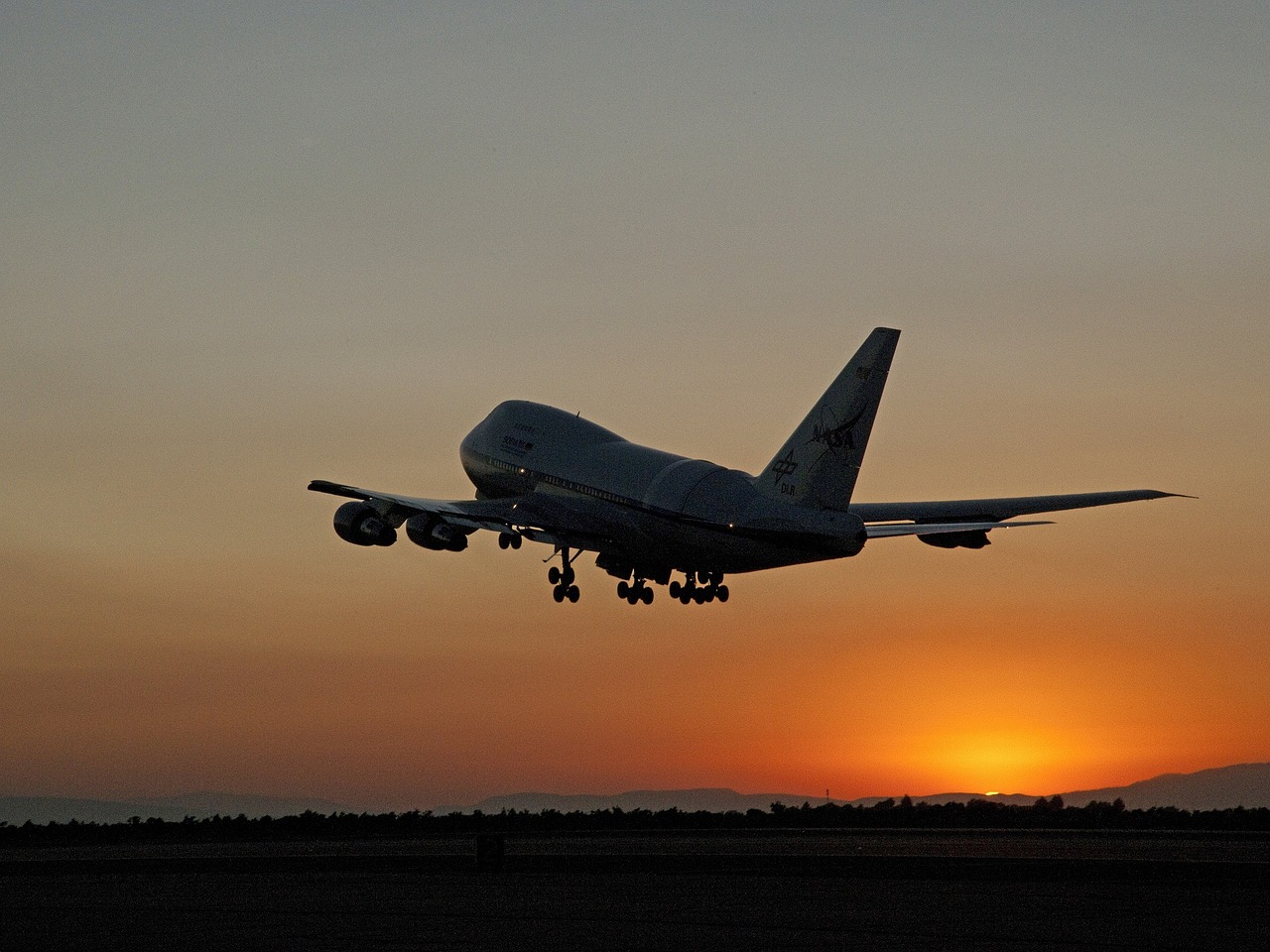 Image - jetliner sunset takeoff flying