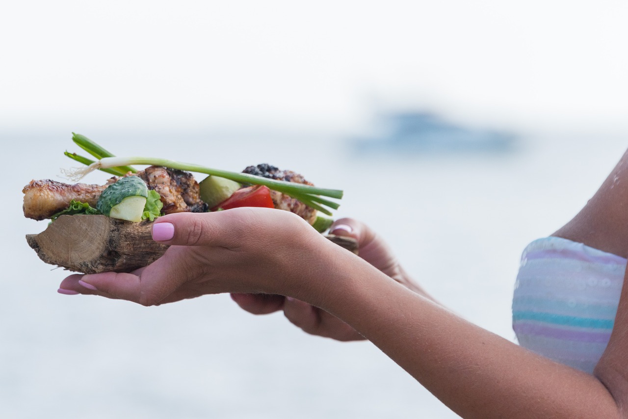 Image - food hands sea summer innings