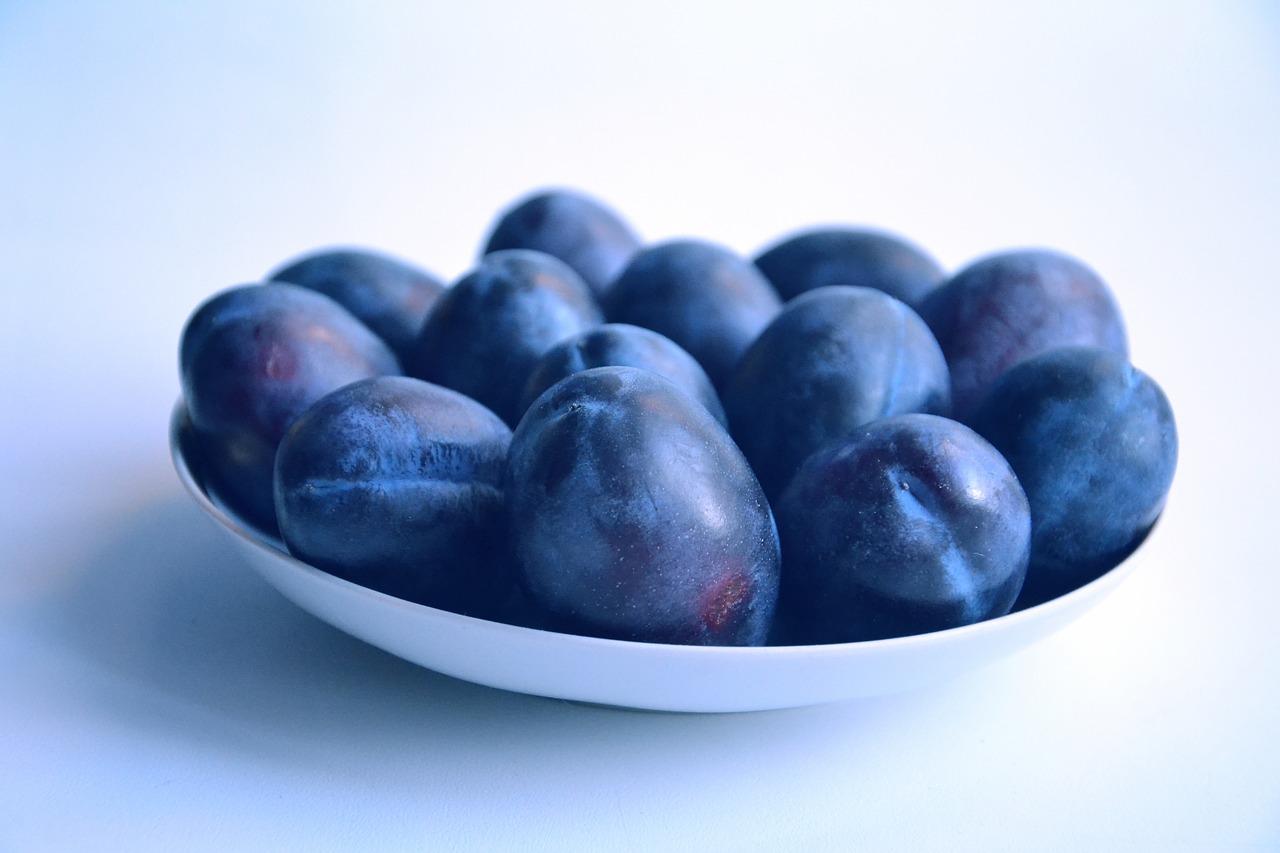 Image - plum fruit summer closeup food