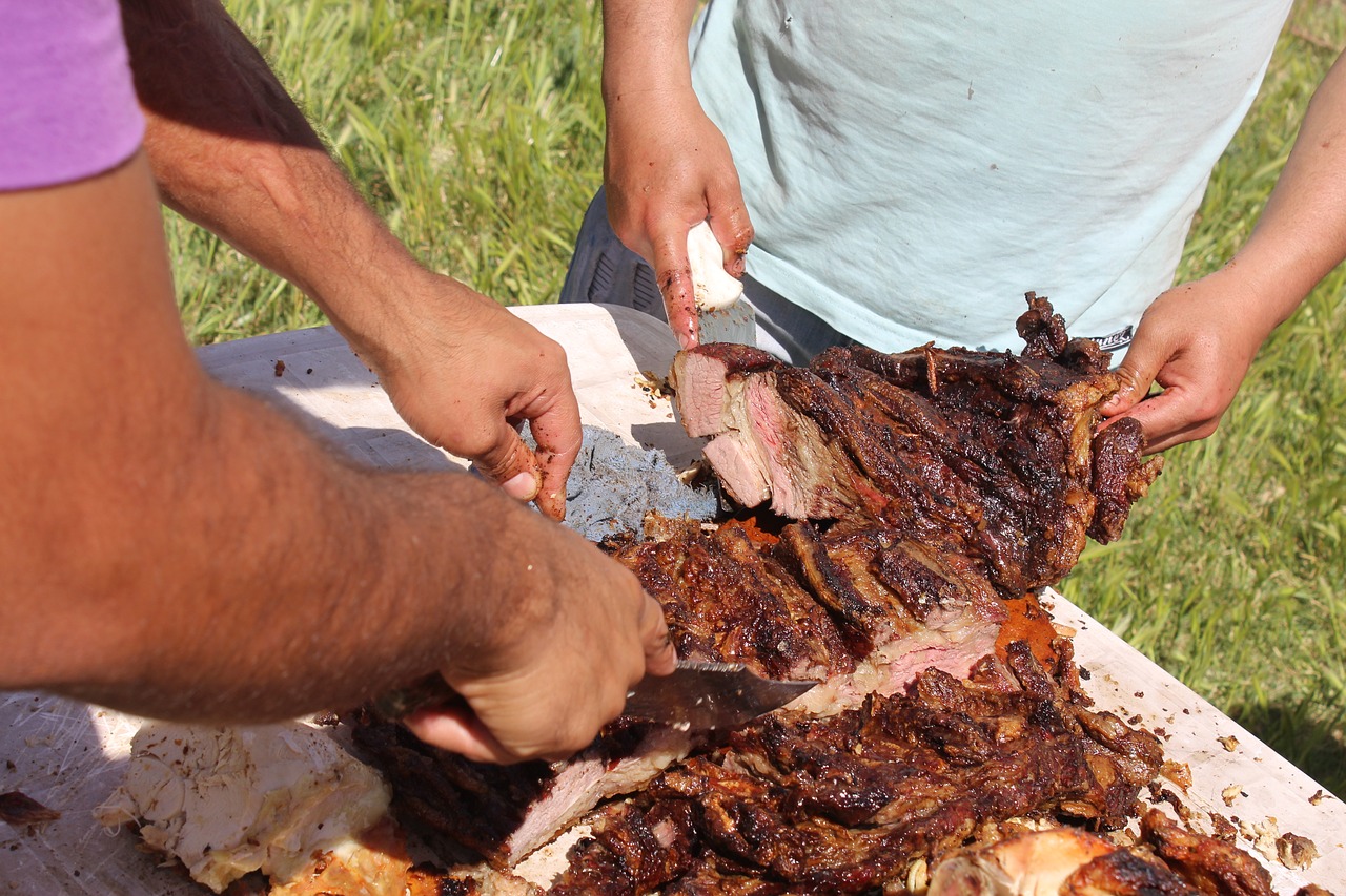 Image - roast meat cutting meat