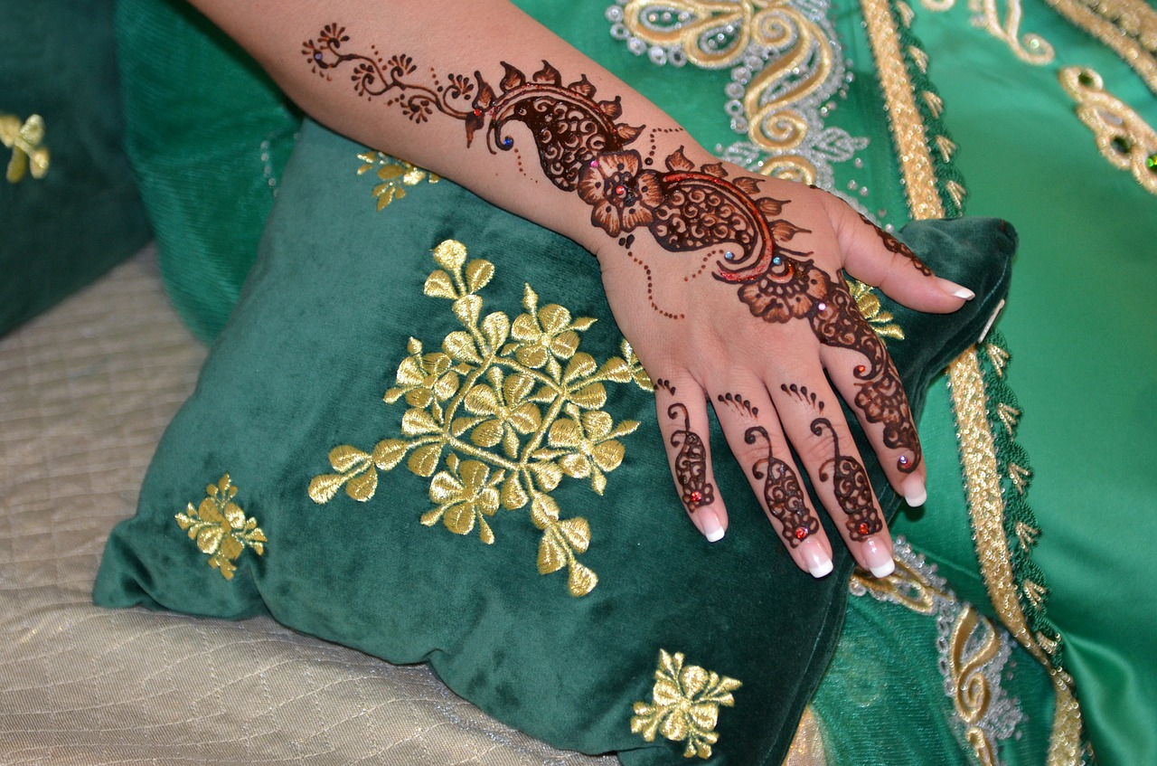 Image - henna hand wife beauty