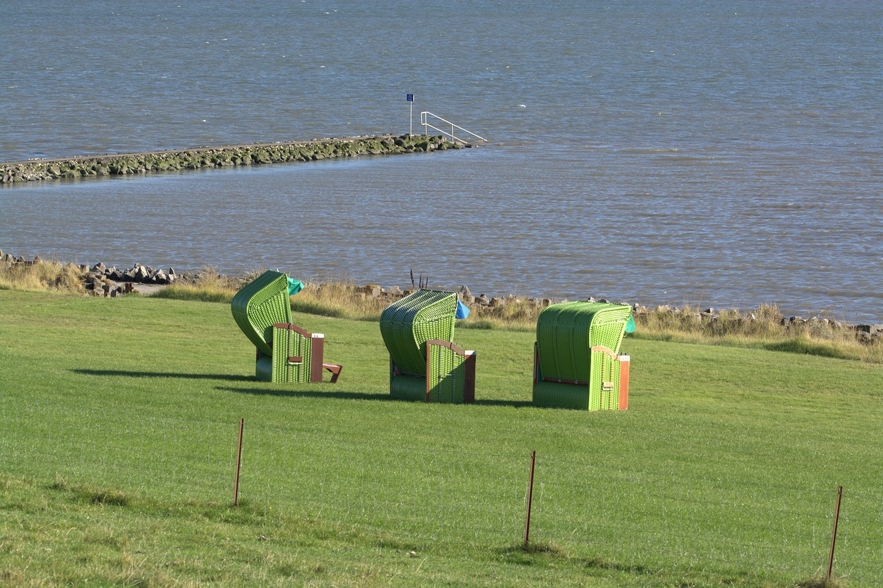 Image - green beach beach chair clubs