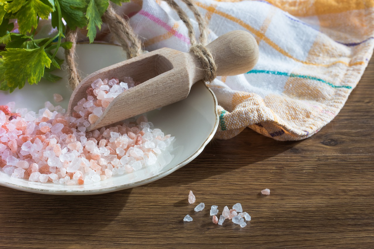 Image - salt grains himalayan salt eating