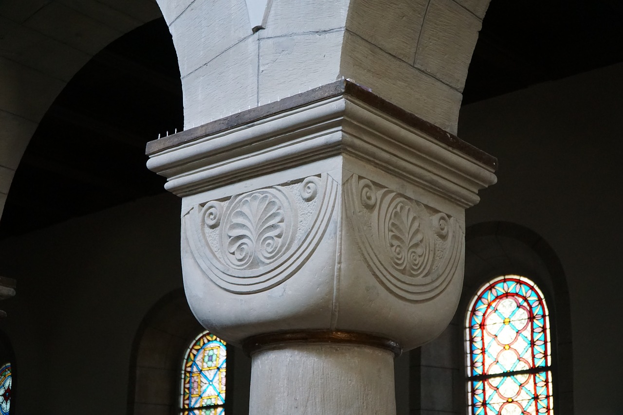 Image - cushion capital romanesque church