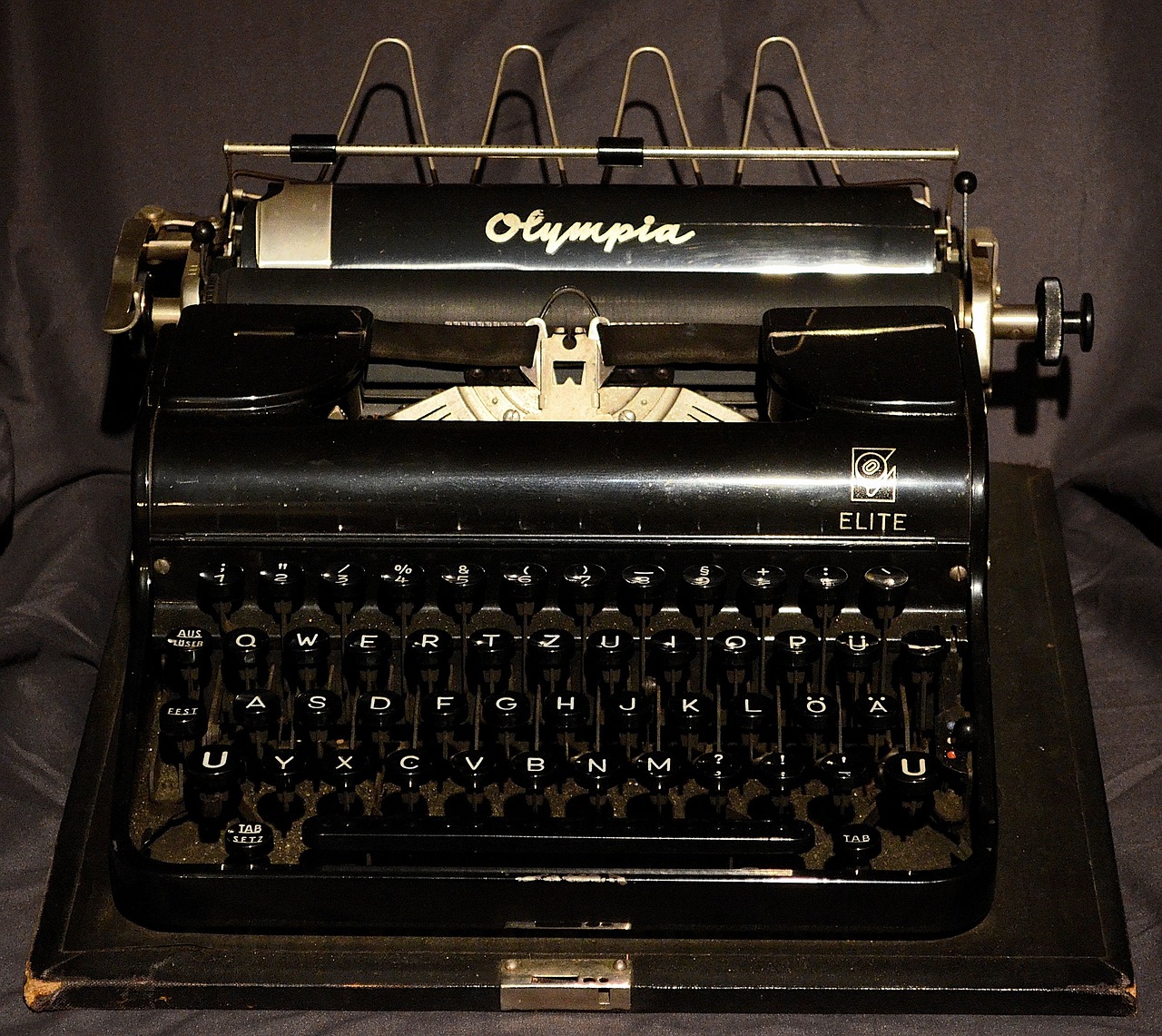 Image - typewriter antique old