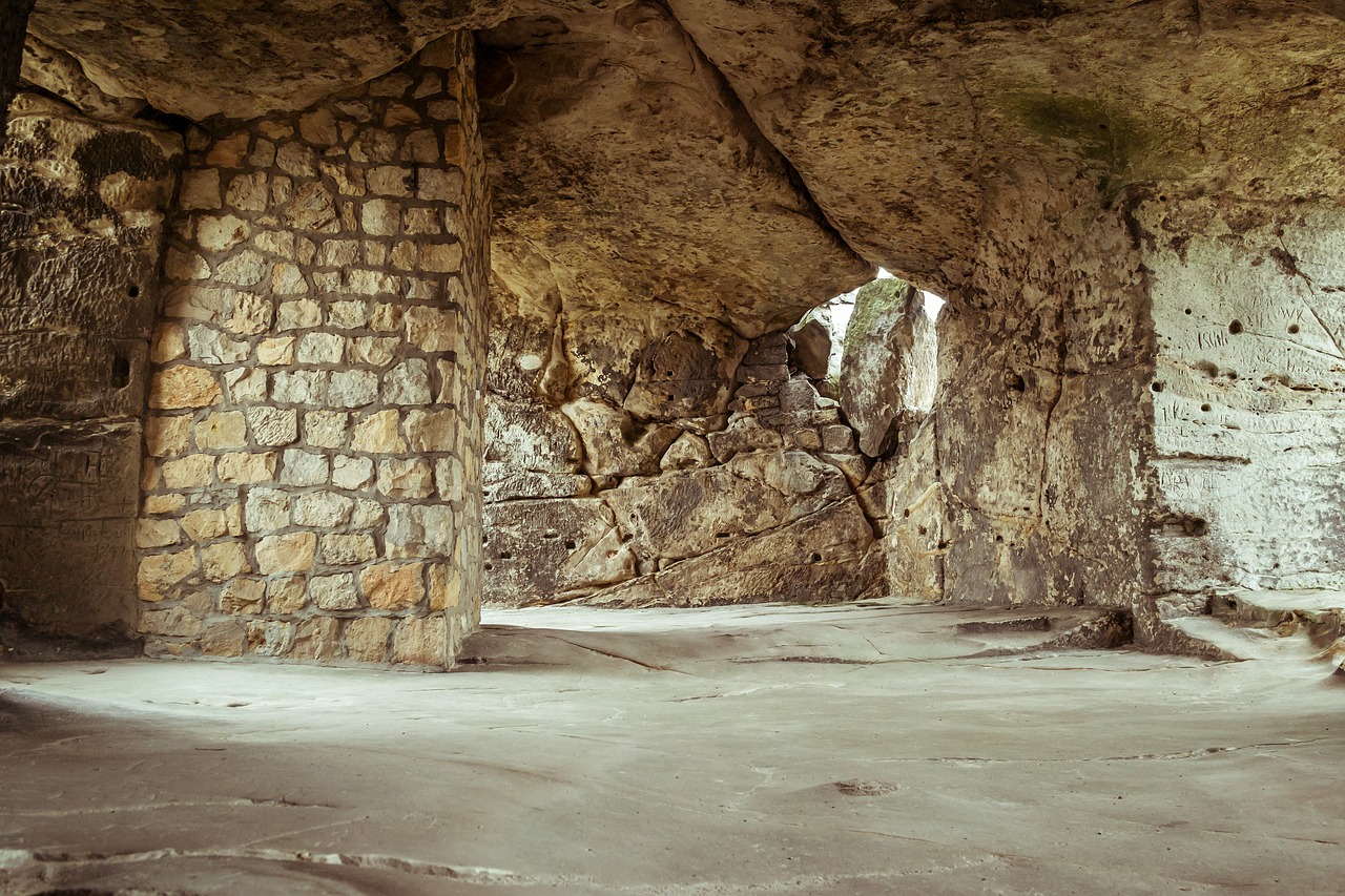 Image - castle ruin vault cave space room