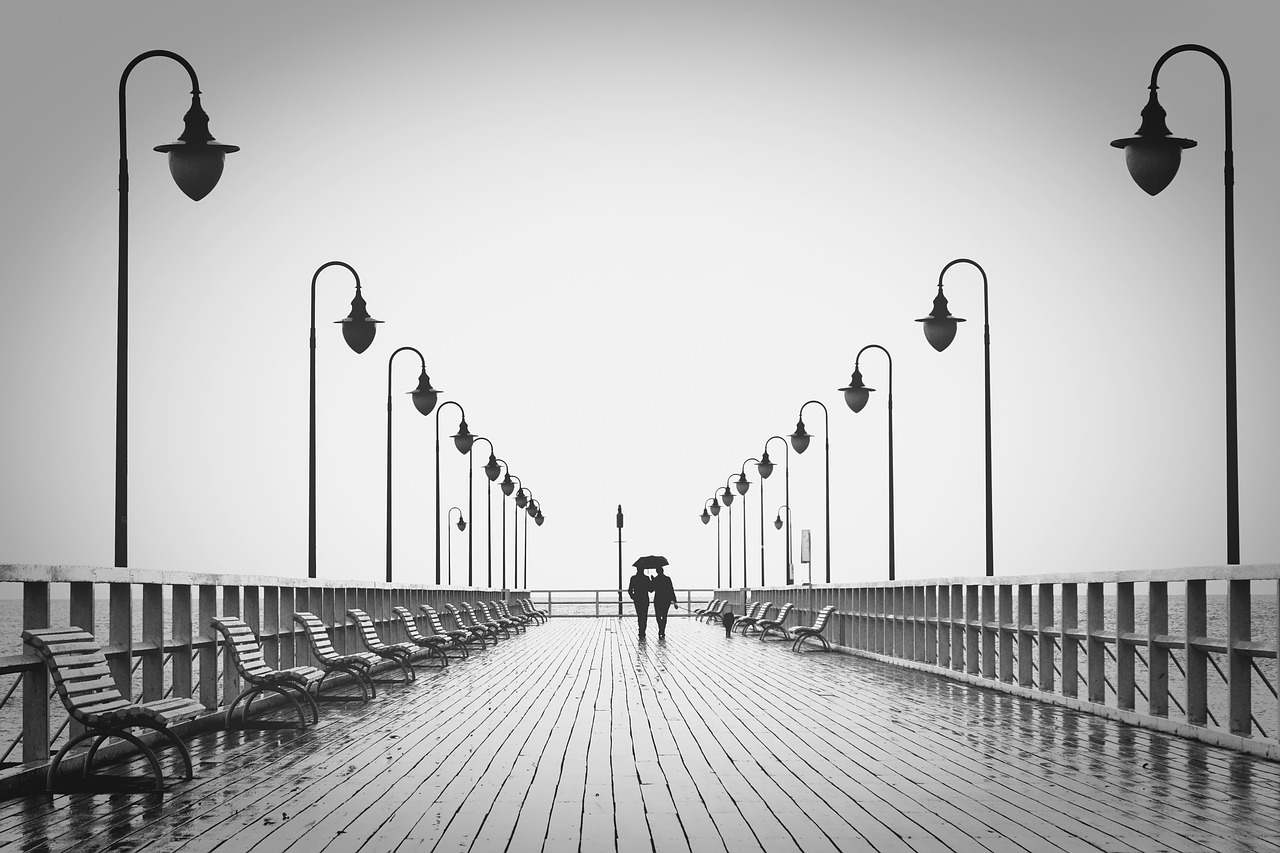 Image - boardwalk love man woman sea pier