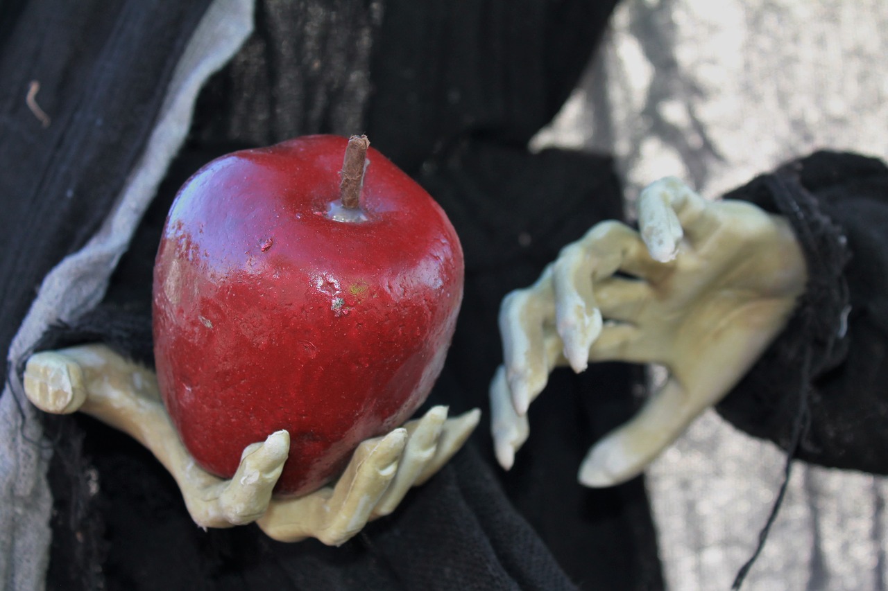 Image - halloween poisoned apple decor