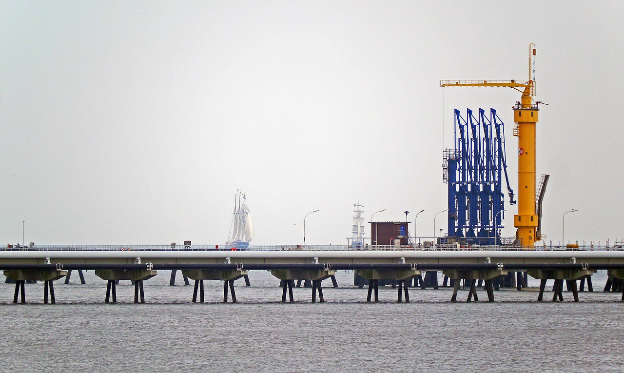 Image - oil port sea bridge conveyors