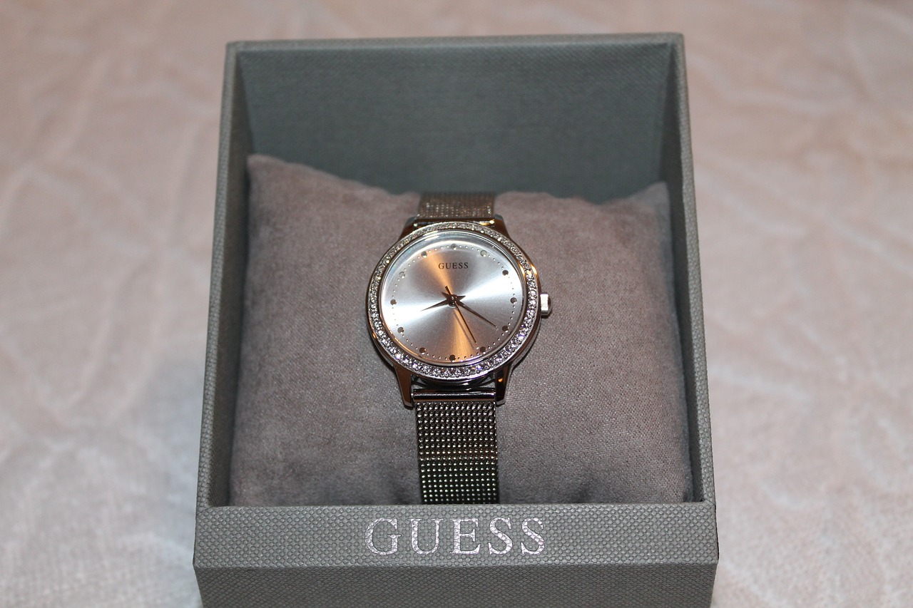 Image - watch time quartz woman