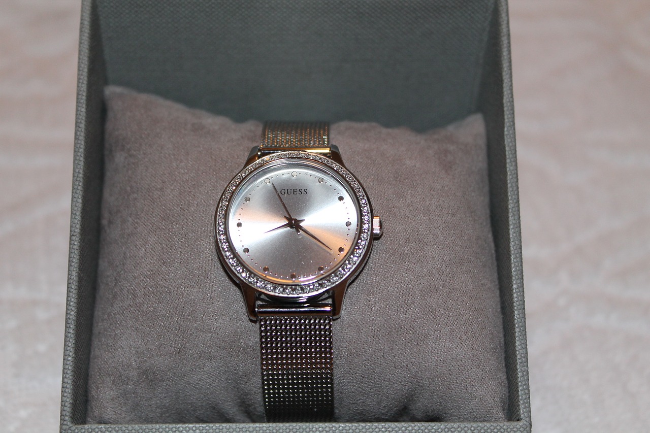 Image - watch time quartz woman