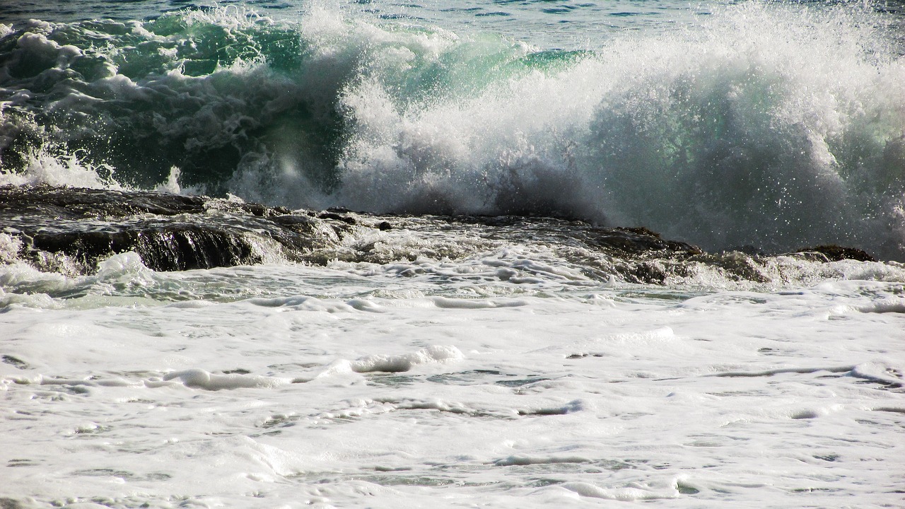 Image - wave smashing sea beach nature