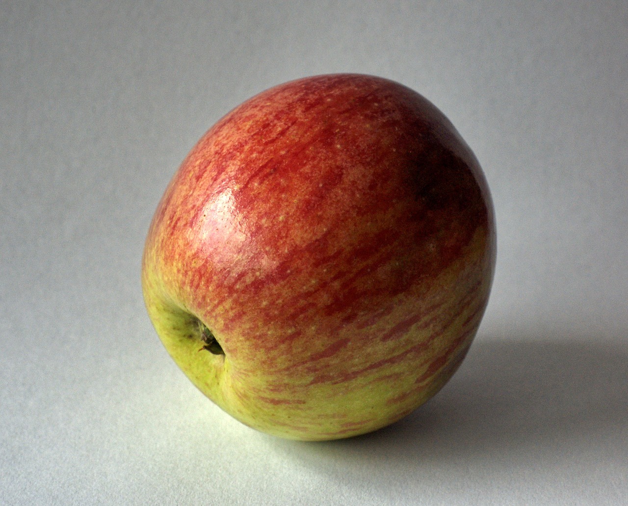 Image - apple fruit fall color juicy tasty