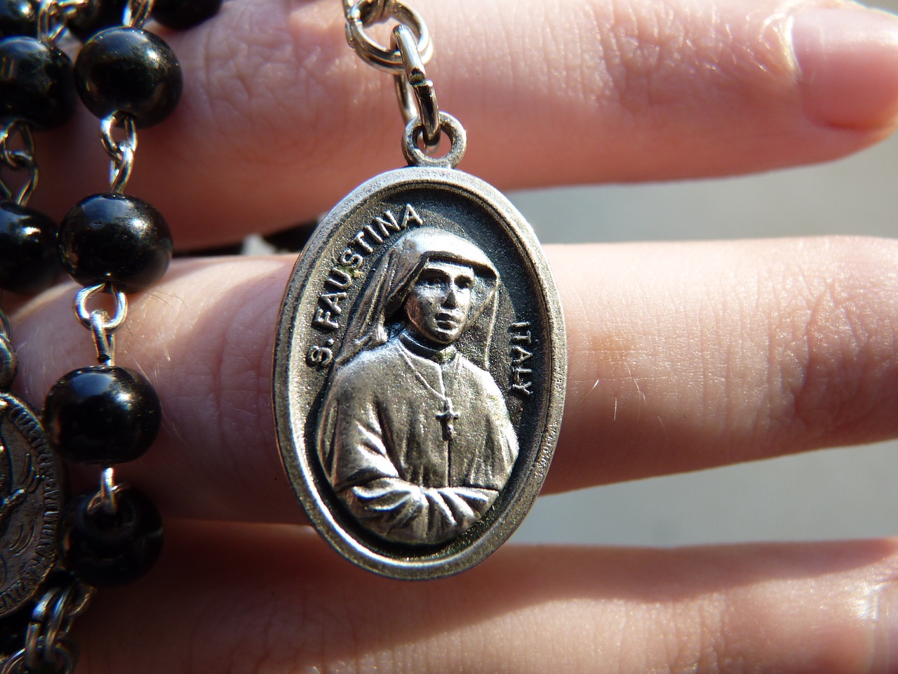 Image - st faustina religious medal