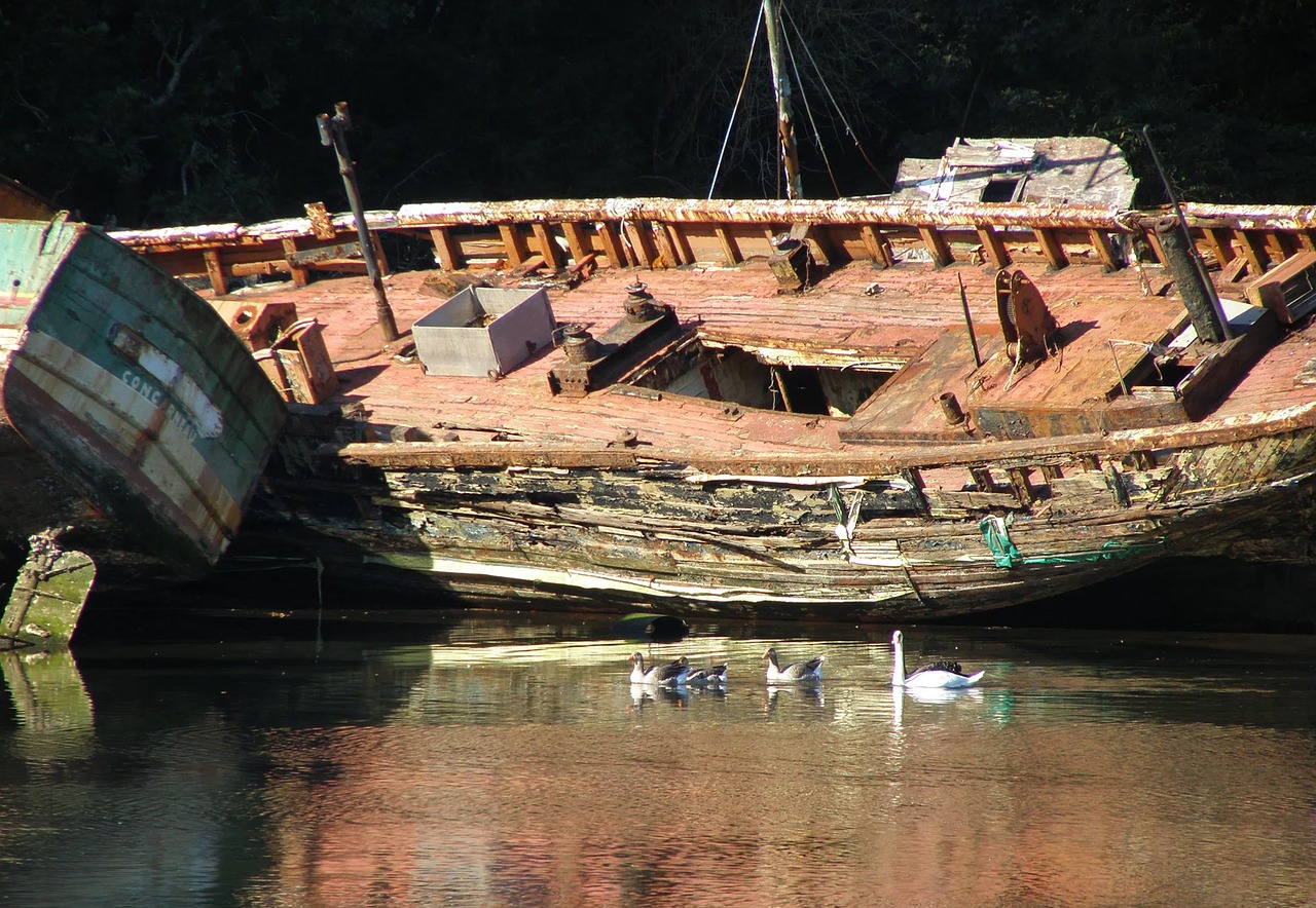 Image - boats old ships wrecks brittany