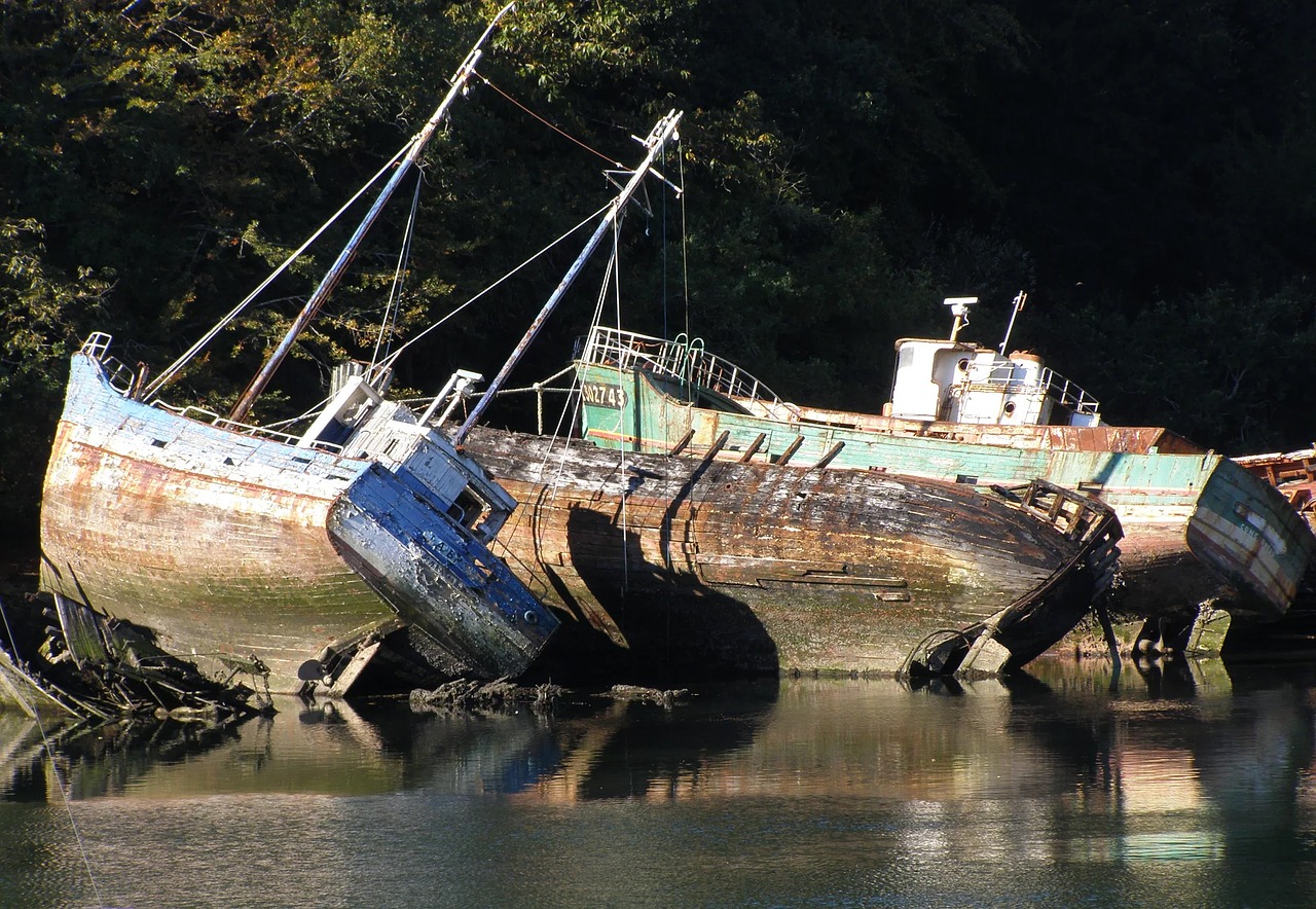 Image - boats old ships wrecks brittany