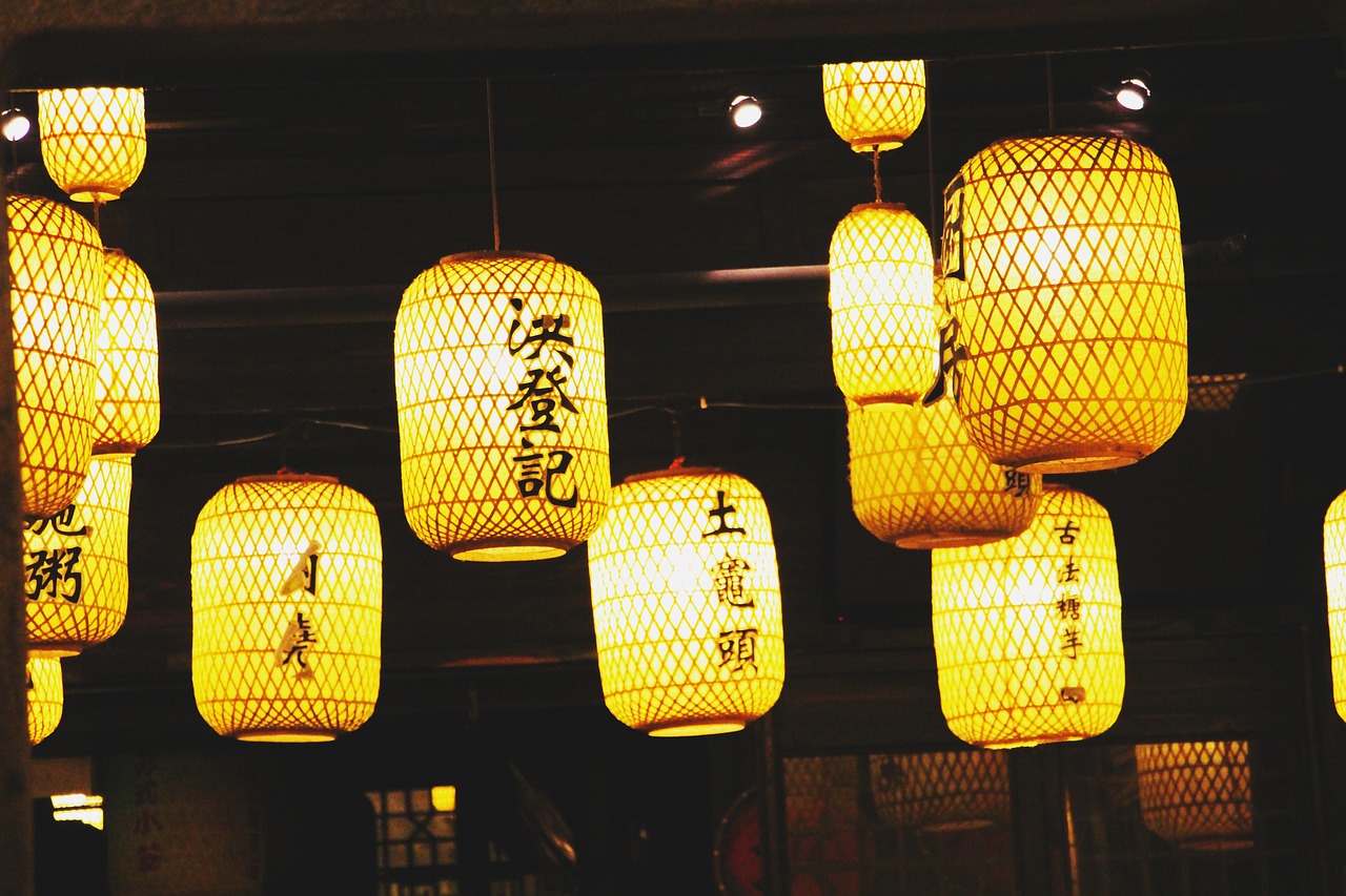 Image - lantern yellow light ancient times