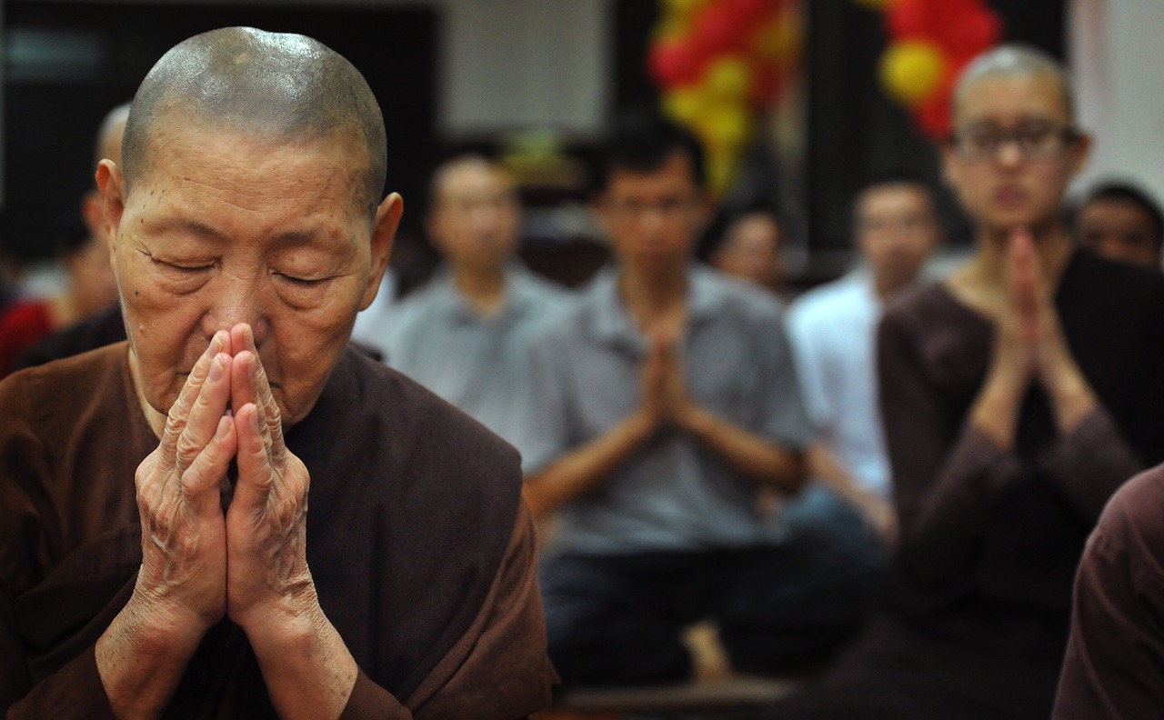 Image - theravada buddhism old nun worship