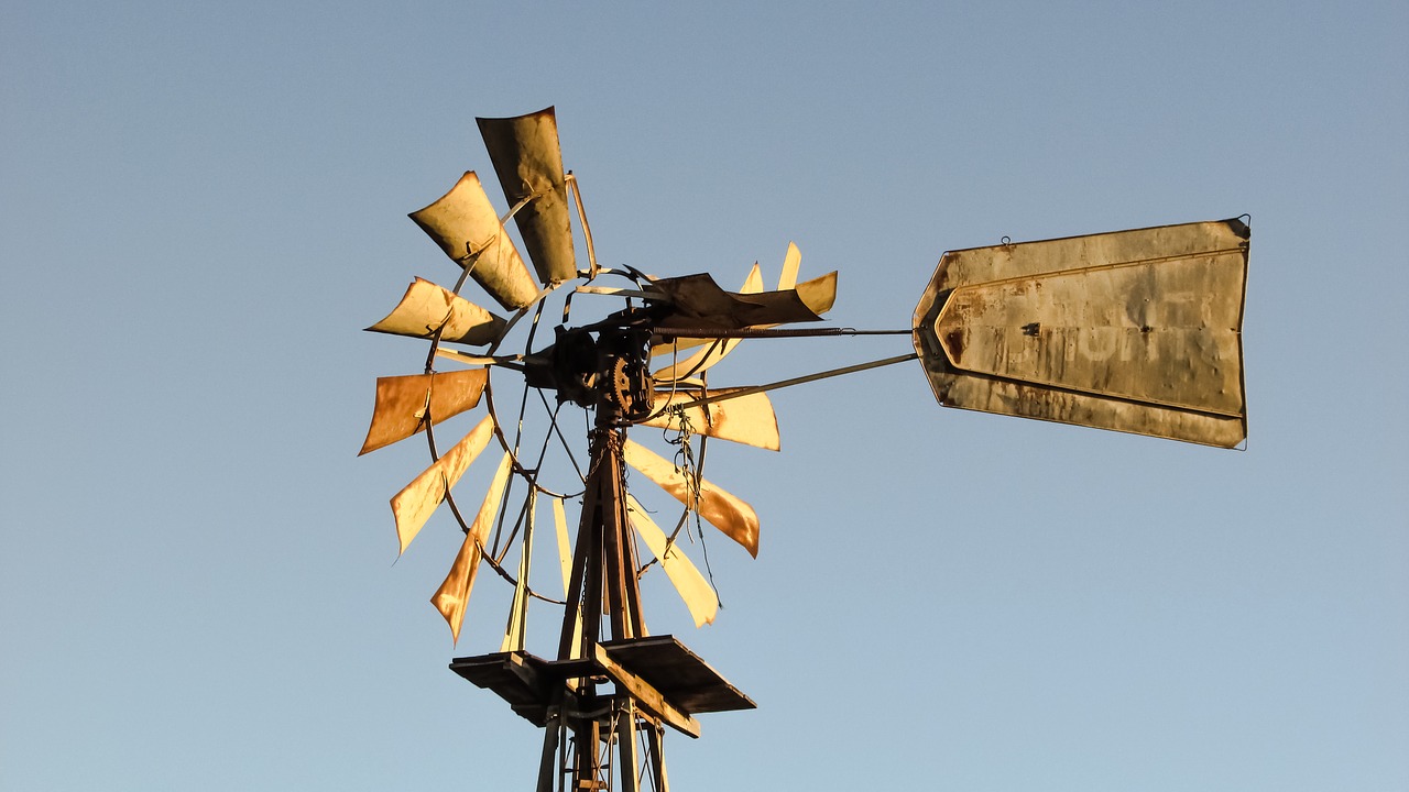 Image - windmill wheel damaged rusty