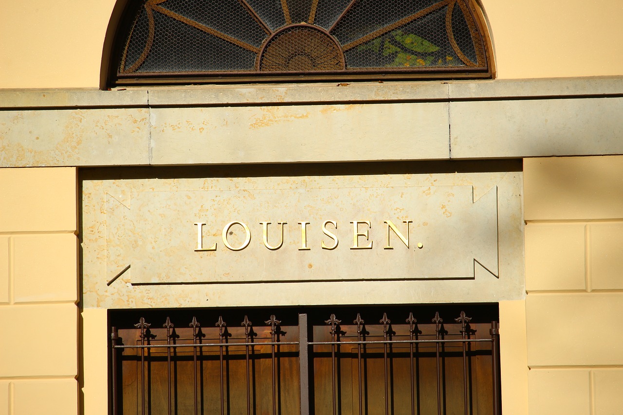 Image - building louise mausoleum mausoleum